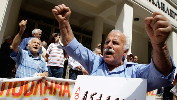 Greece on track to meet deficit targets