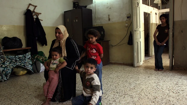 Fearing expulsion, Palestinians stay home
