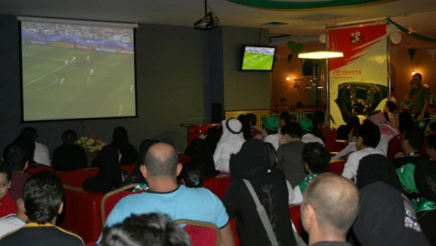 Cafés, shopping malls gear up for World Cup 2010