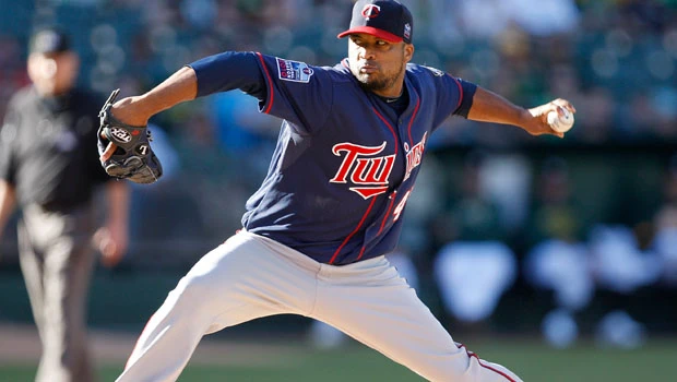 Liriano outduels Hudson as Twins top Braves
