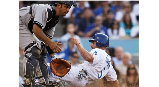 Veteran Moyer sharp as Phillies blast Blue Jays