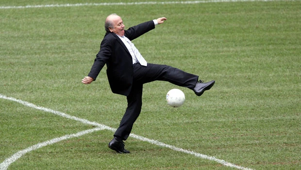 Apologetic Blatter to re-think technology