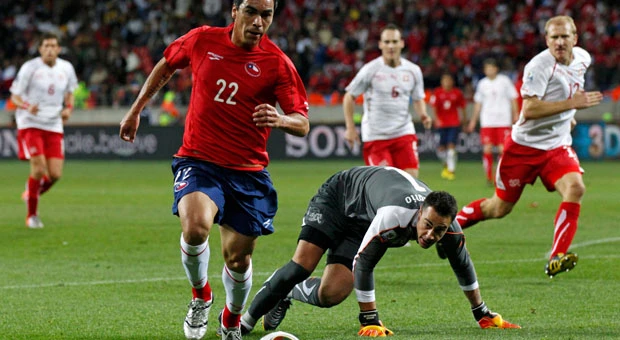 Chile beats 10-man Switzerland 1-0 at World Cup