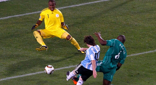 Messi torments Nigeria in Argentina win