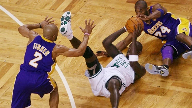 Bryant, Fisher lead Lakers to victory in Game 3