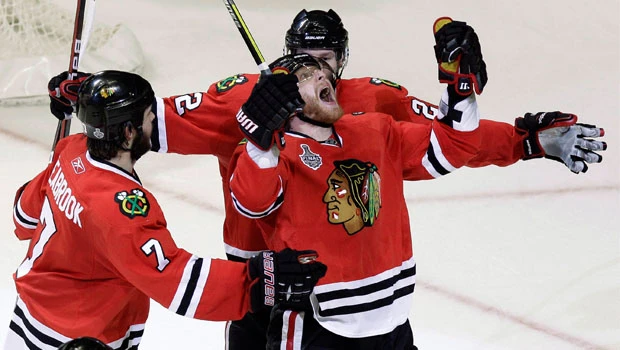 Niemi, Blackhawks top Flyers 2-1, take 2-0 lead
