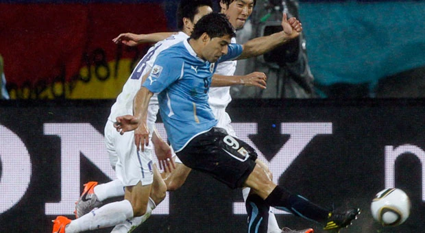 Uruguay beats South Korea 2-1 to reach quarterfinals