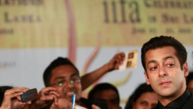 '3 Idiots' movie sweeps annual Bollywood awards