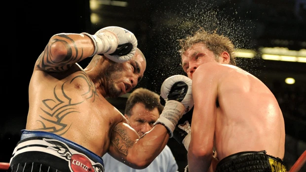 Cotto wins ballpark brawl, title