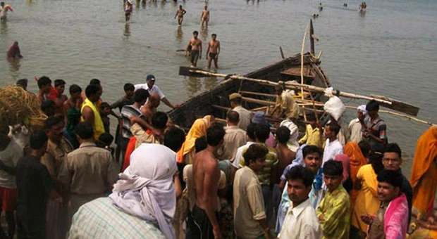 47 dead as boat capsizes in India