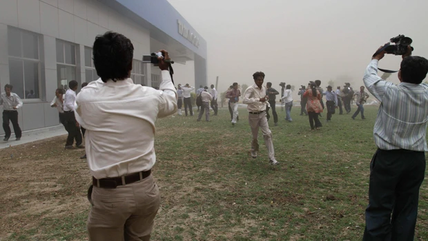 Pakistan, India warn of Cyclone Phet's approach