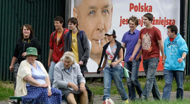 Tragedy sets tone in Polish election