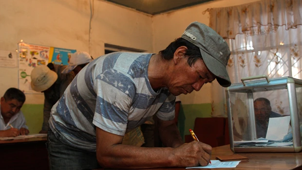Kyrgyzstan adopts new constitution