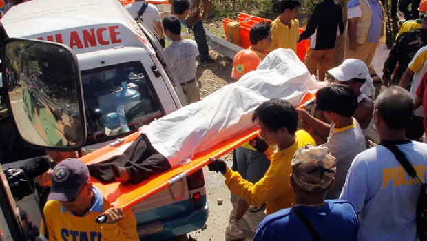 Bus crashes in Philippines, 18 dead