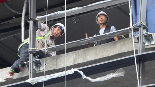 S. Korea’s economy slows as construction contracts