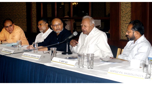 Justice Krishna Iyer backs Islamic banking in India