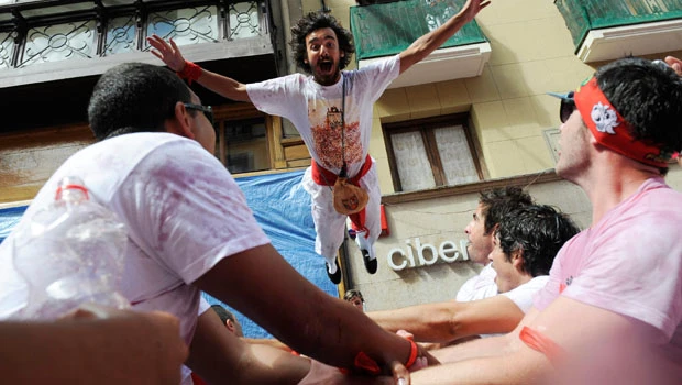Spain shrugs off bad economy, launches bull runs