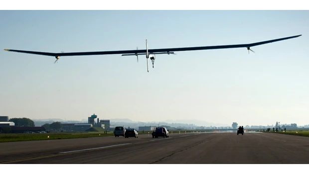 Swiss team postpones solar plane night flight