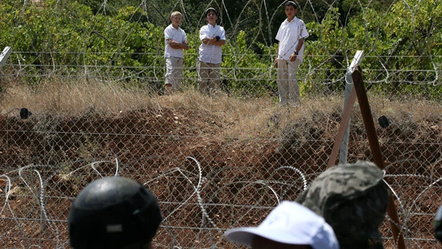 Palestinian village to be encircled by barrier