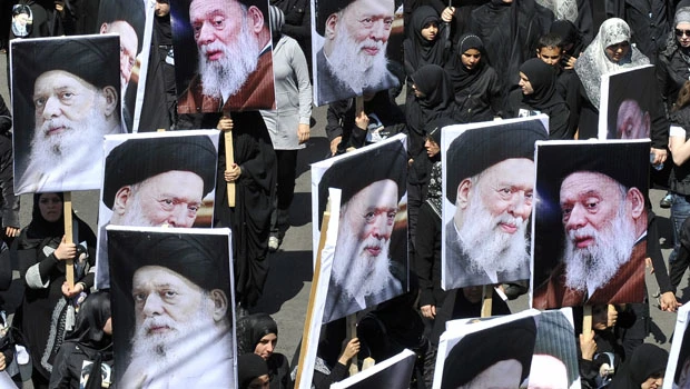 Tens of thousands march in Shiite cleric's funeral