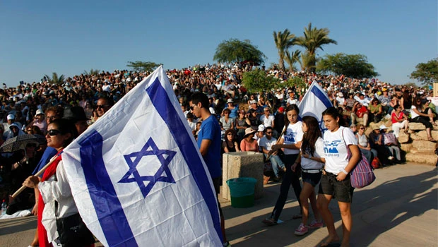 Mass march for captive soldier divides Israel