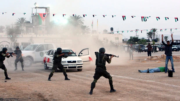 PLO official says Obama sends warning to Abbas