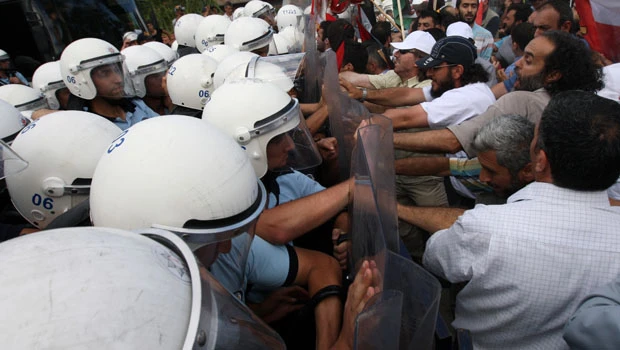 Turks protest Israeli volleyball team