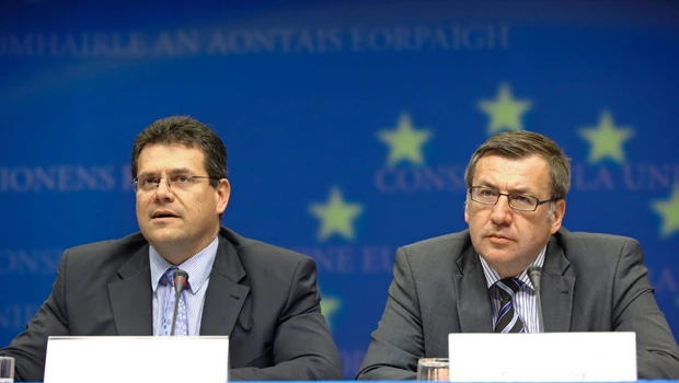EU adopts new sanctions against Iran