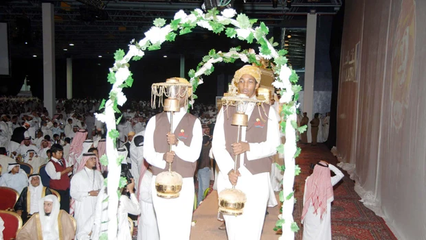 Youths tie knot at mass weddings
