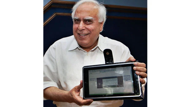 India unveils prototype of $35 tablet computer