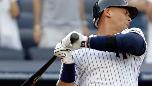 Yankees endure long rain delay to beat Royals
