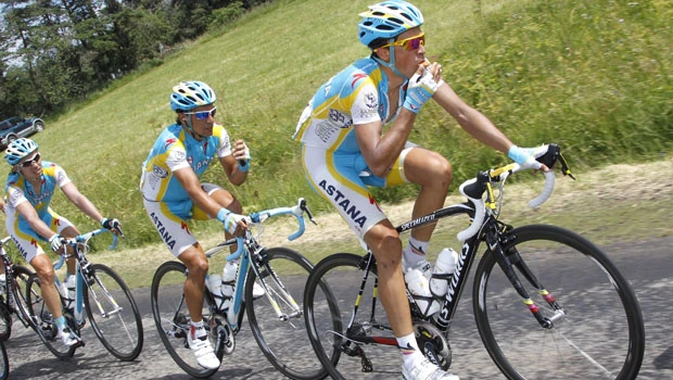 Contador sends Schleck warning ahead of Pyrenees