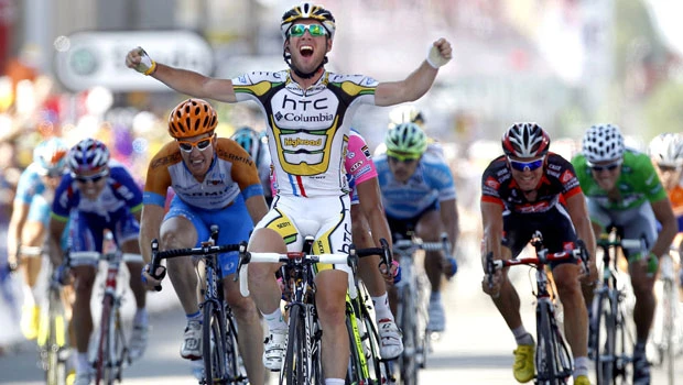 Cavendish notches third win in controversial finish