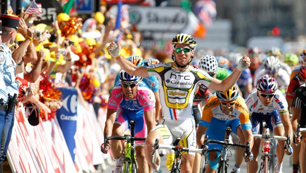 Cavendish speeds to fourth stage win on Tour