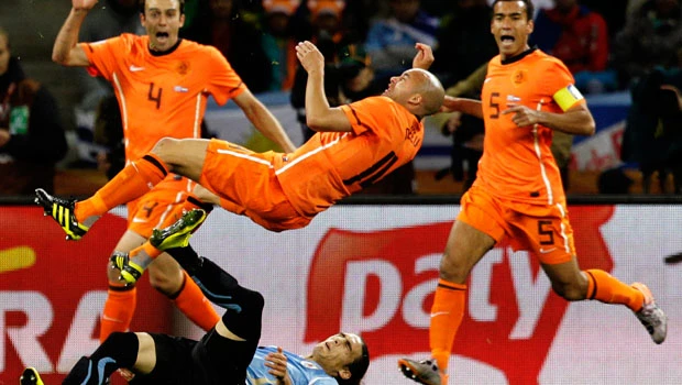 Netherlands beats Uruguay 3-2 to advance to finals
