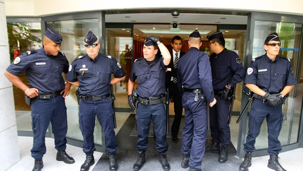 Bettencourt affair heats up with raids, reports