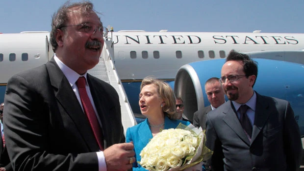 Clinton condemns Russia over Georgia bases