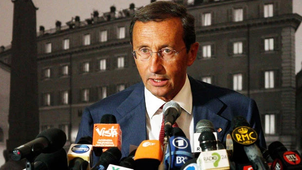 Berlusconi ousts ally, says govt stable