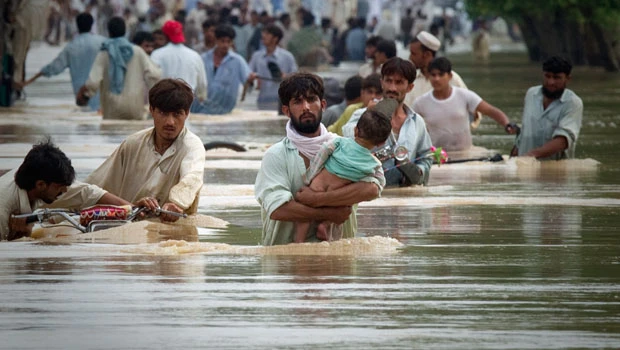 Floods ravage NW Pakistan, kill 430 people