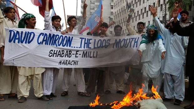 Pakistan spy chief scraps UK talks after Cameron's comments
