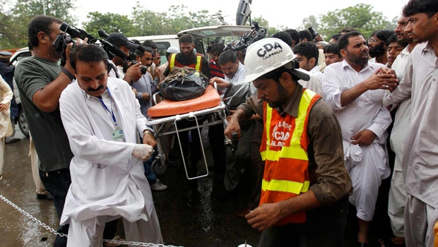 Airplane crash in Pakistan kills all 152 people aboard