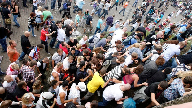 Fifteen killed in stampede at German festival