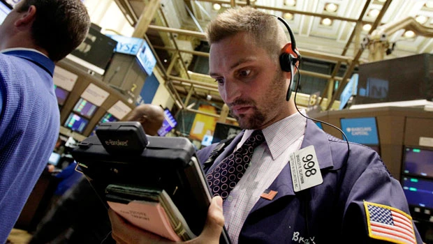 Oil prices hit near 3-month high