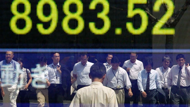 Yen rises to a 15-year high against dollar; oil falls