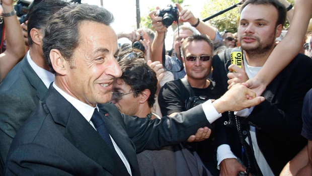 France cuts growth outlook, says deficit top priority