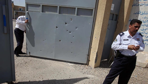 Iraq arms traffic cops against insurgent attacks
