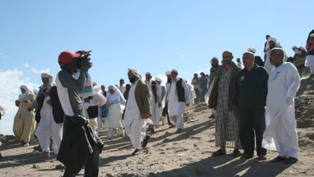Uhud Square abuzz with visitors — and vendors