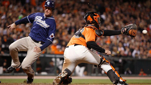 Padres pad lead with 3-2 win over Giants