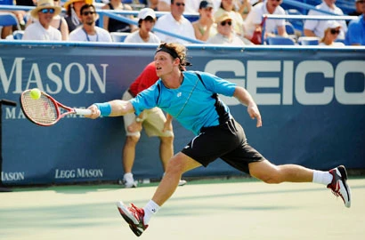Nalbandian brushes aside Baghdatis for title