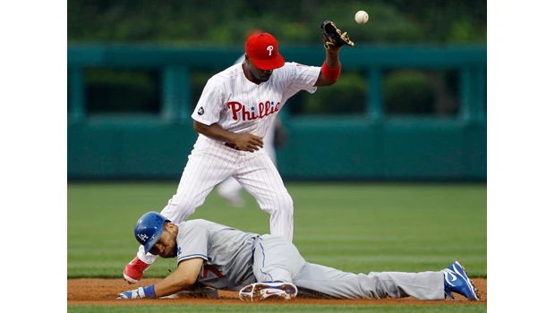 Oswalt impresses in Phillies win over Dodgers